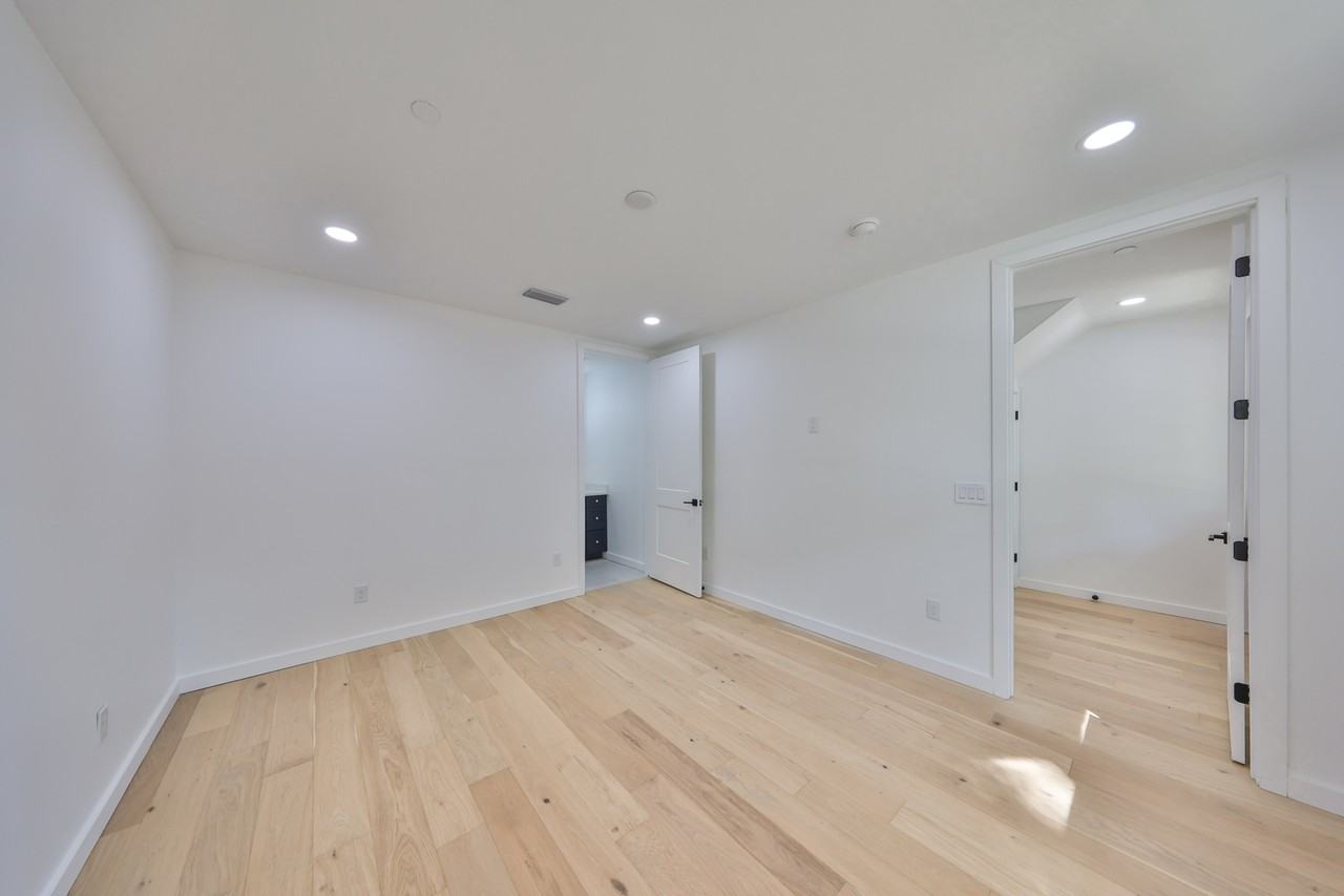 1801 N Morgan St - Photo 7 of 30