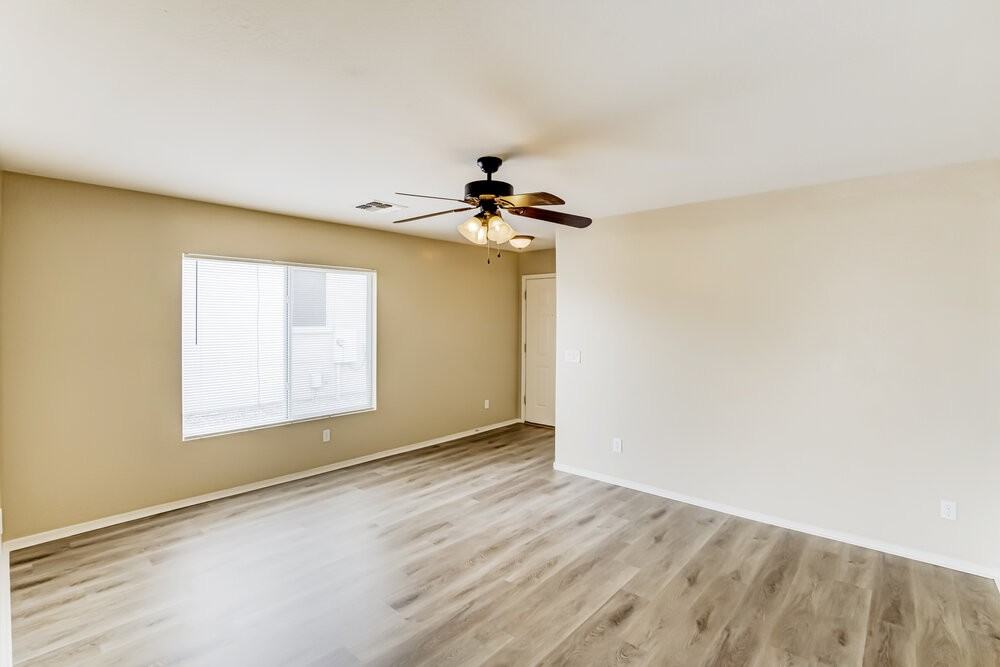 1105 S 225th Ave - Photo 4 of 18