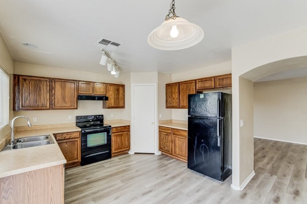 1105 S 225th Ave - Photo 7 of 18