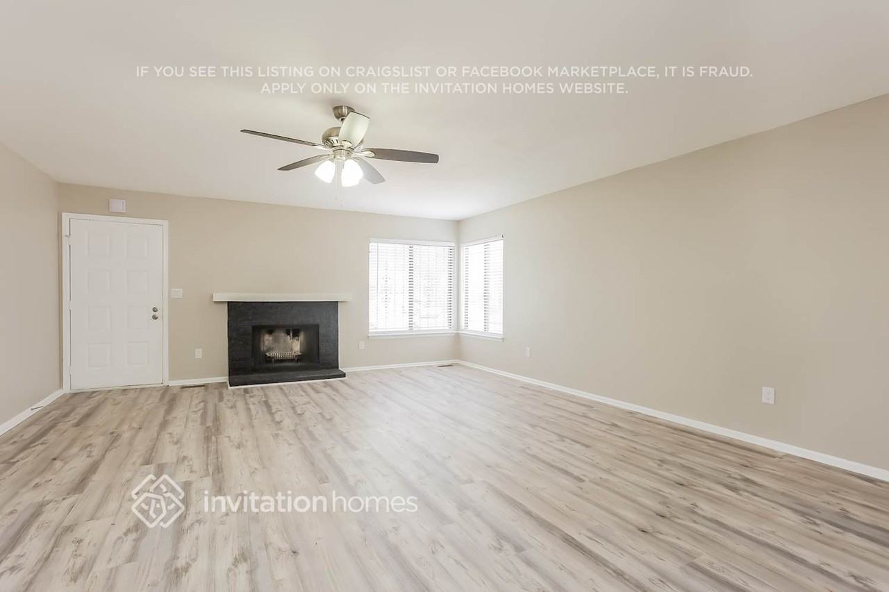 16766 E Kent Dr - Photo 3 of 15