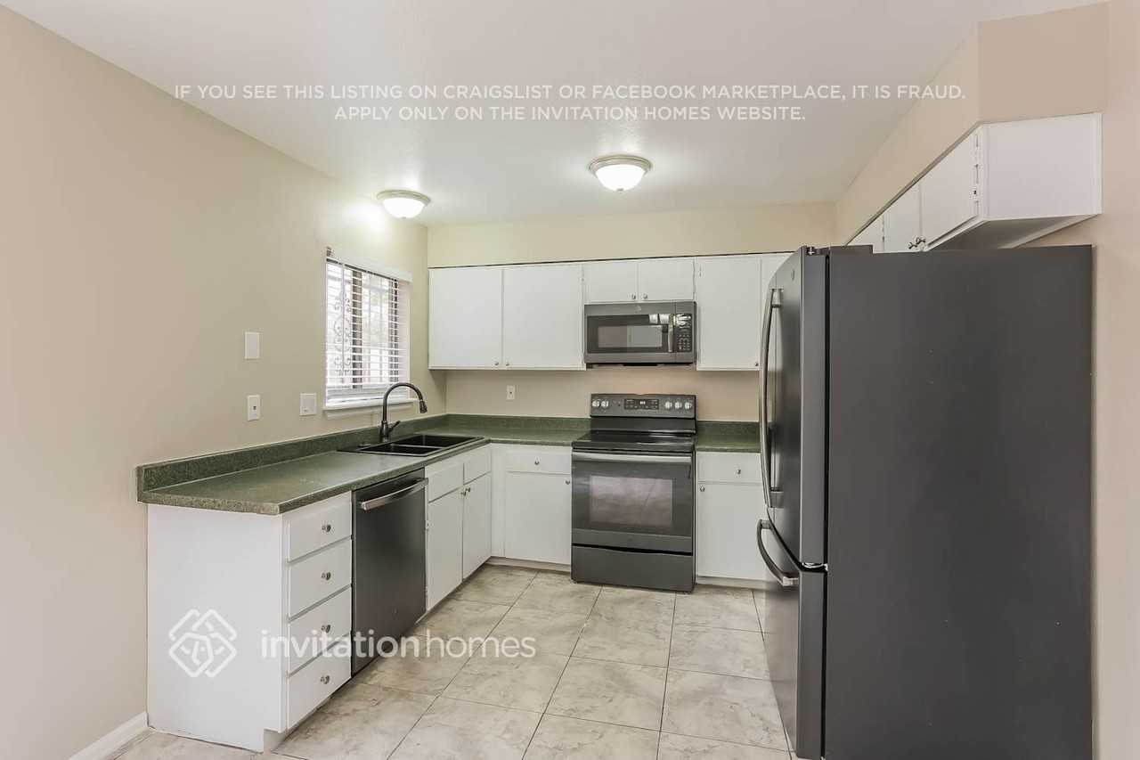 16766 E Kent Dr - Photo 5 of 15