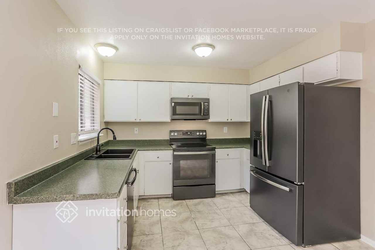 16766 E Kent Dr - Photo 6 of 15