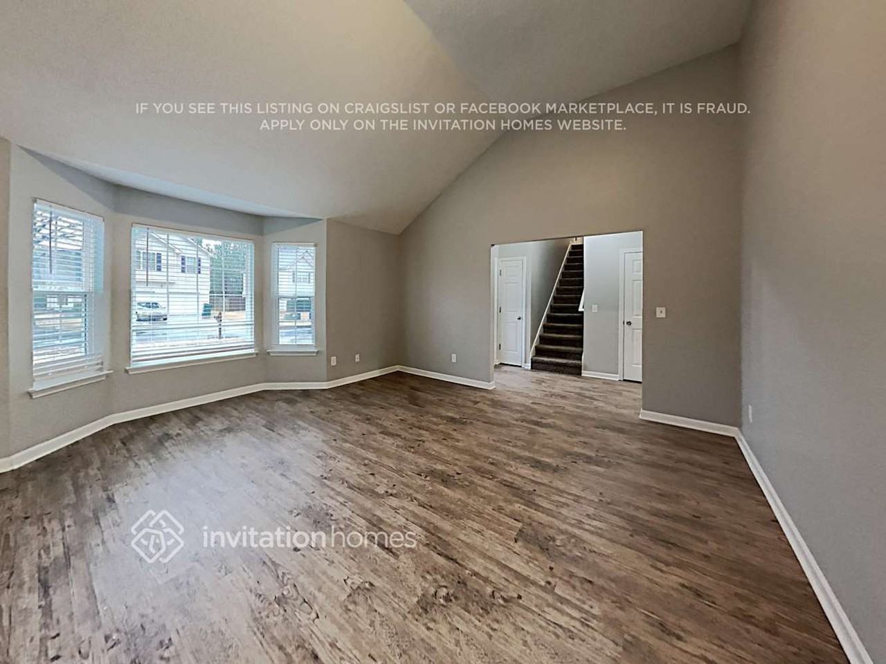 3913 Arabian Way - Photo 4 of 20