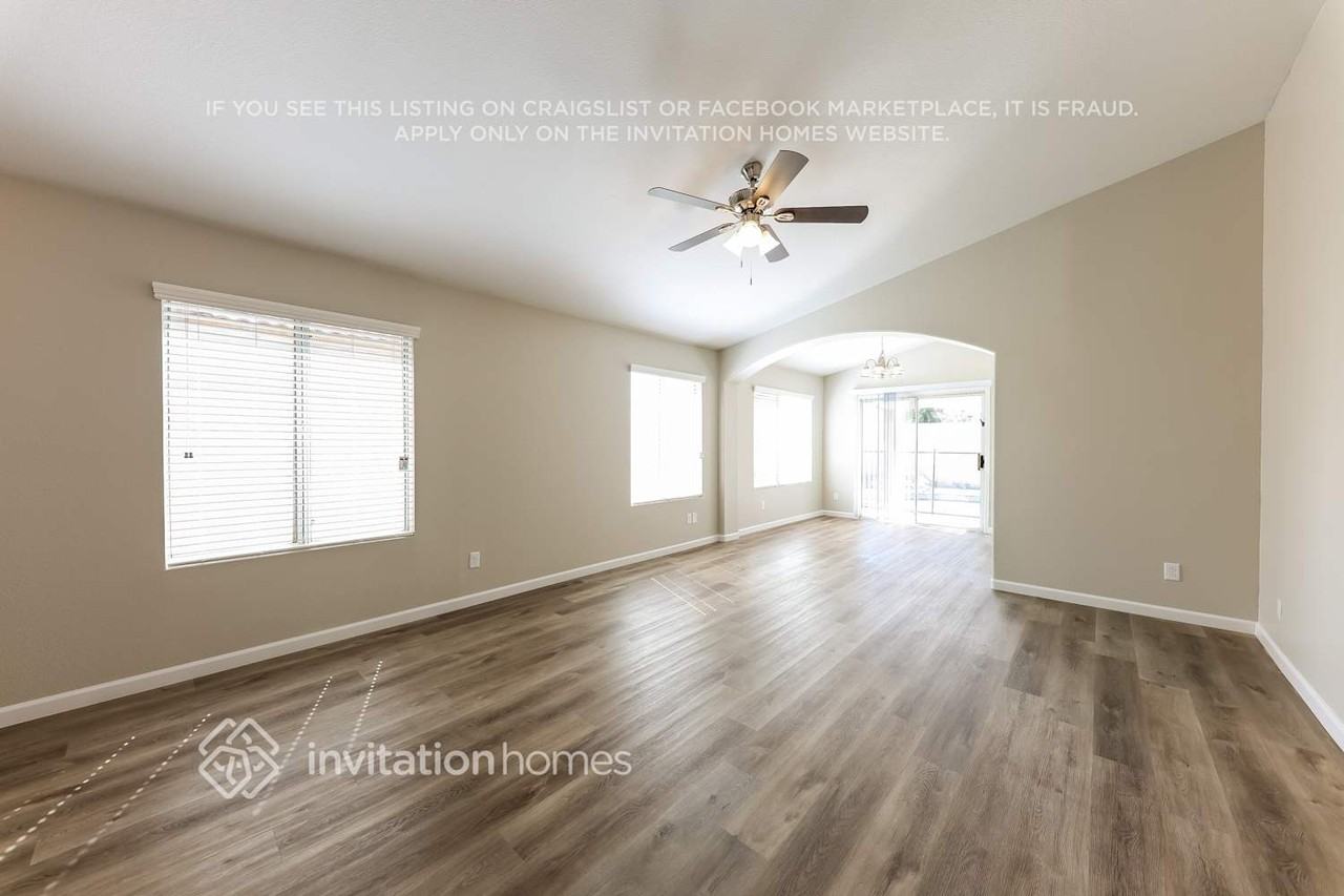 5029 W Kerry Ln - Photo 5 of 17