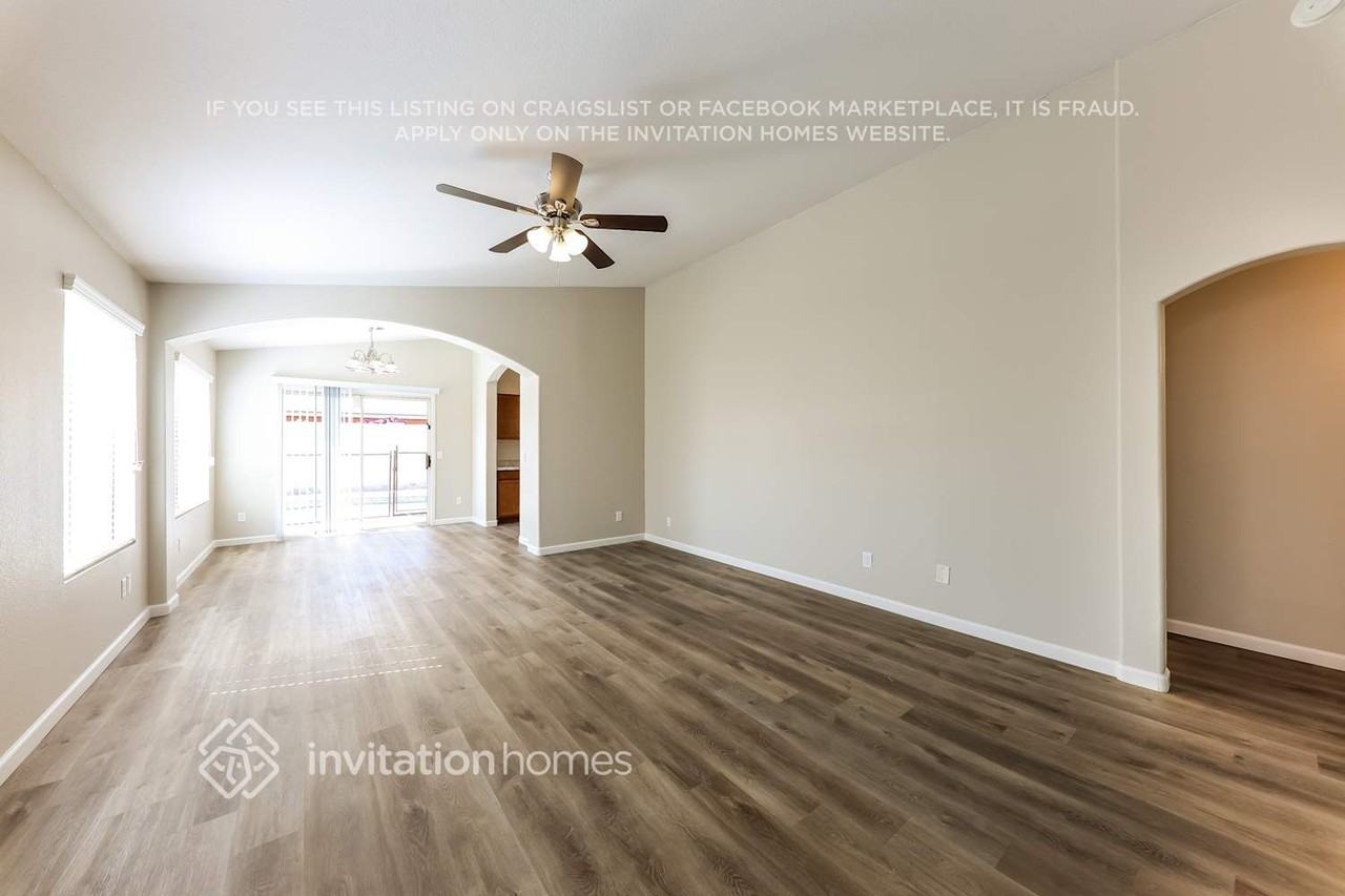 5029 W Kerry Ln - Photo 6 of 17