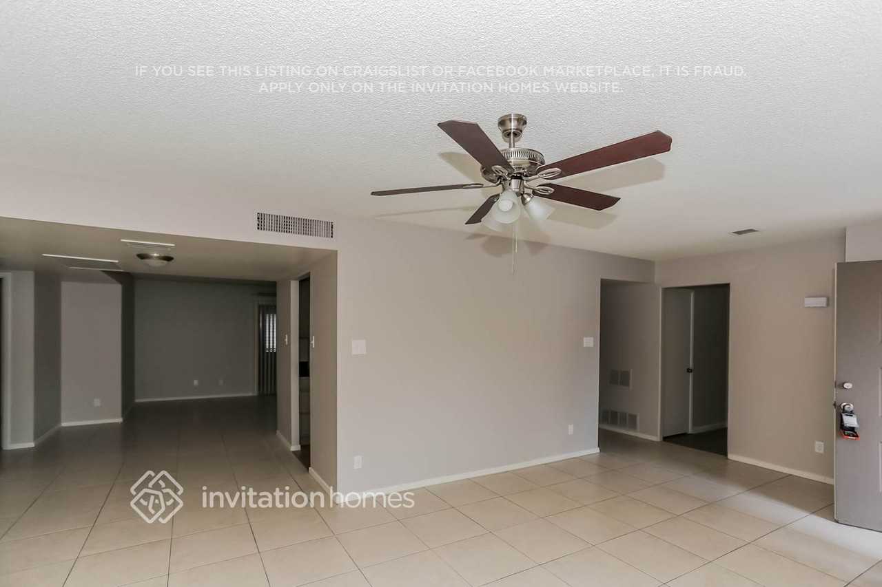 5726 N 46th Ave - Photo 3 of 15