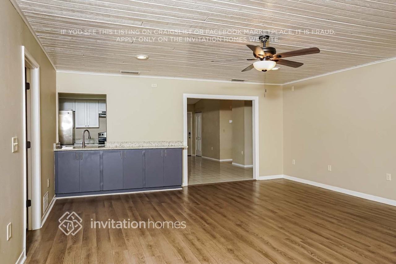 2717 Pursell Cir - Photo 4 of 17