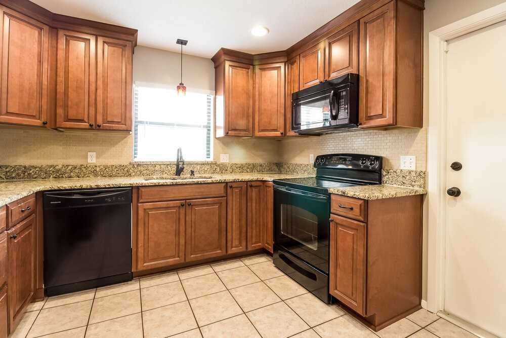 1042 Alpug Ave - Photo 4 of 15