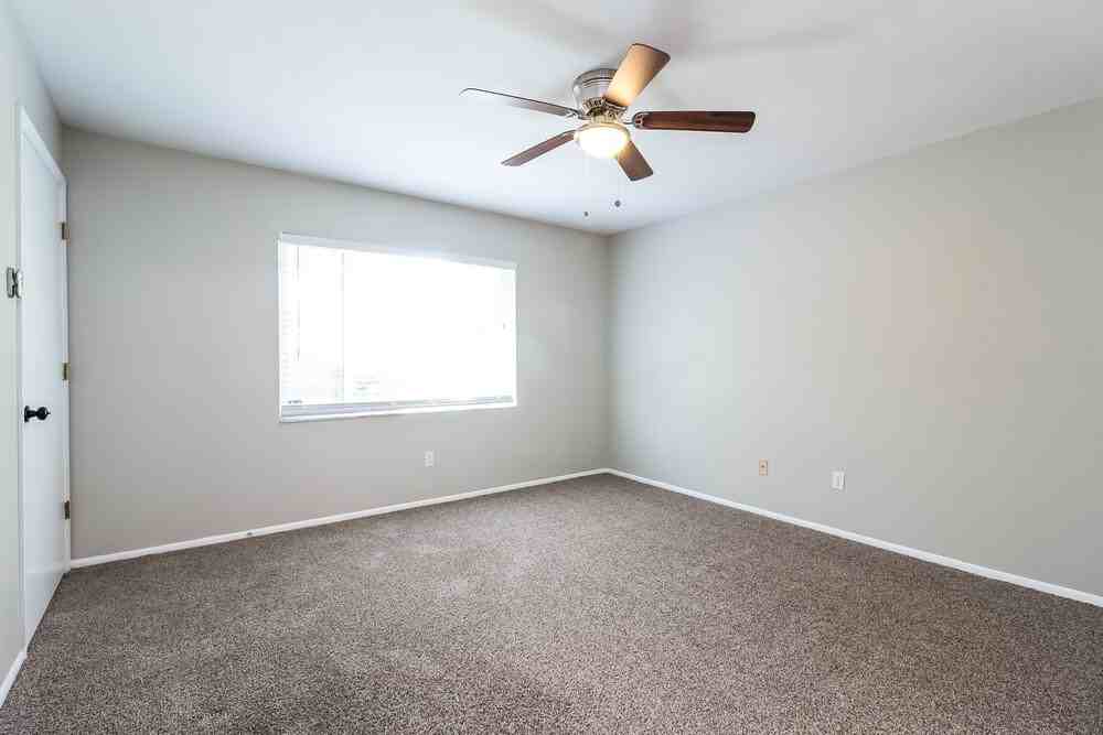 1042 Alpug Ave - Photo 5 of 15