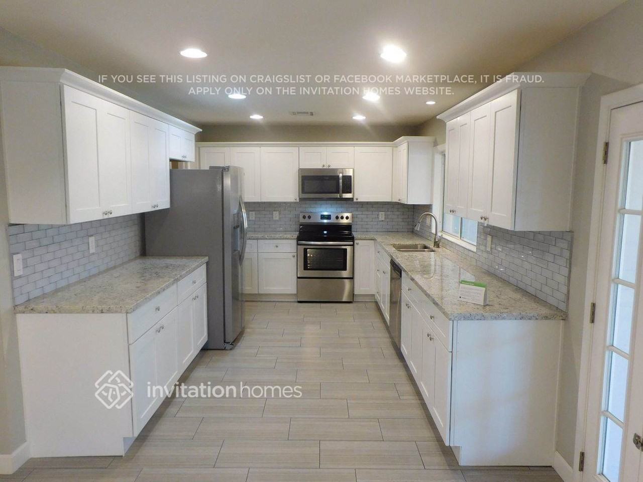 2631 S Holbrook Ln - Photo 3 of 12