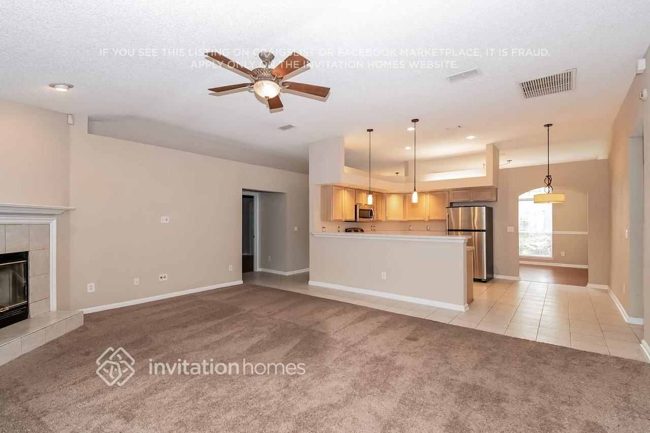 277 Maplewood Dr - Photo 4 of 18