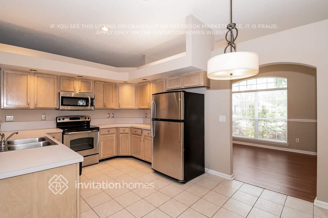 277 Maplewood Dr - Photo 6 of 18