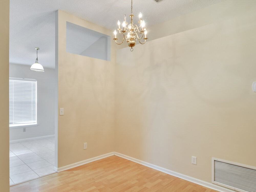 12440 Weyburn Ct - Photo 3 of 16