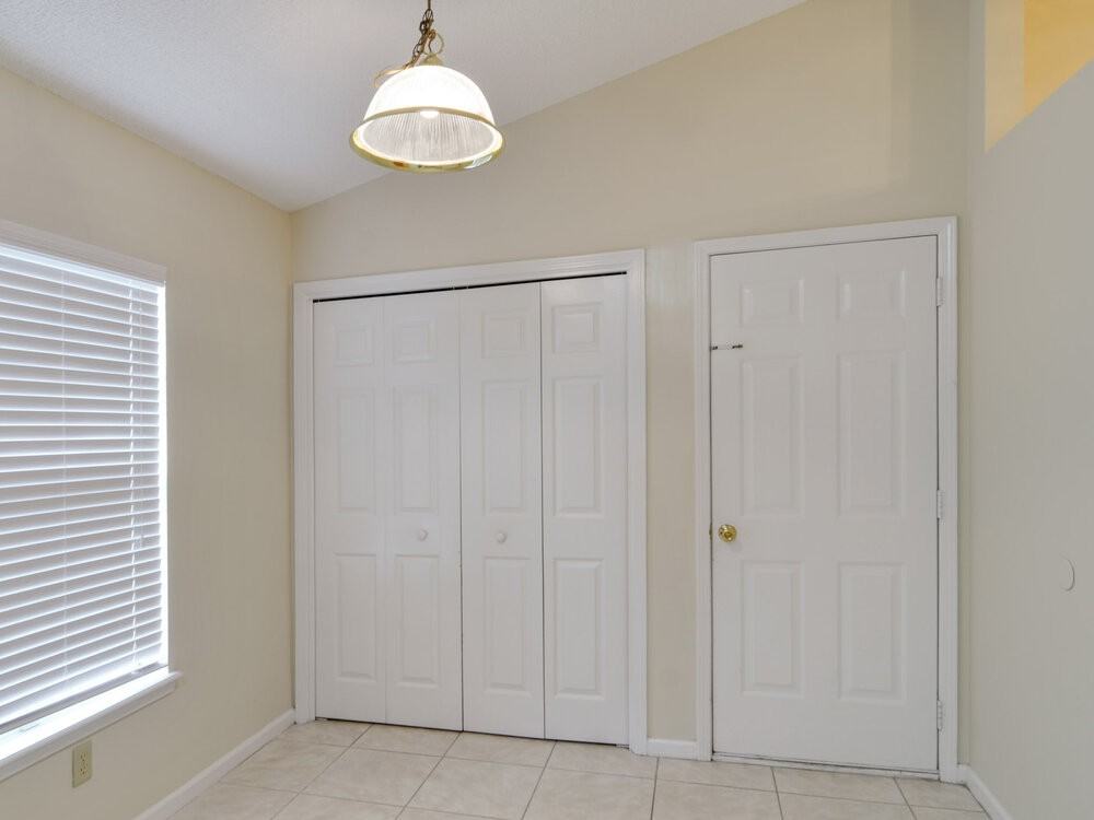 12440 Weyburn Ct - Photo 5 of 16