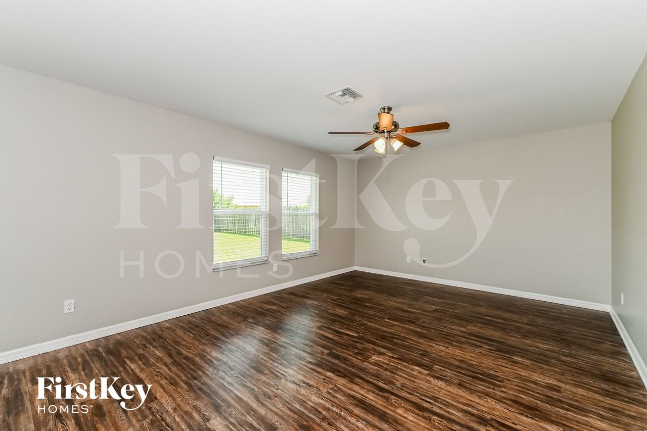 123 Sw 19th Ter - Photo 2 of 15