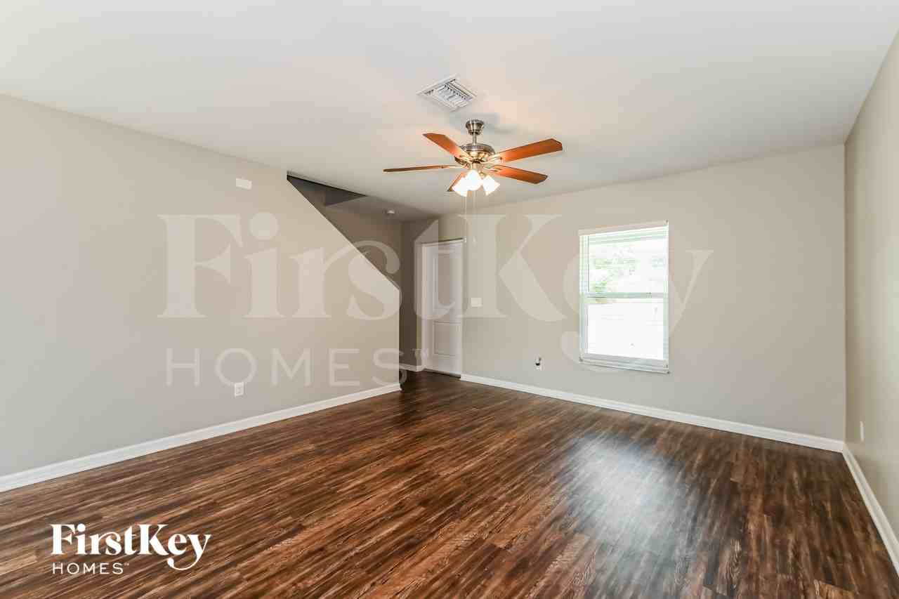 123 Sw 19th Ter - Photo 3 of 15