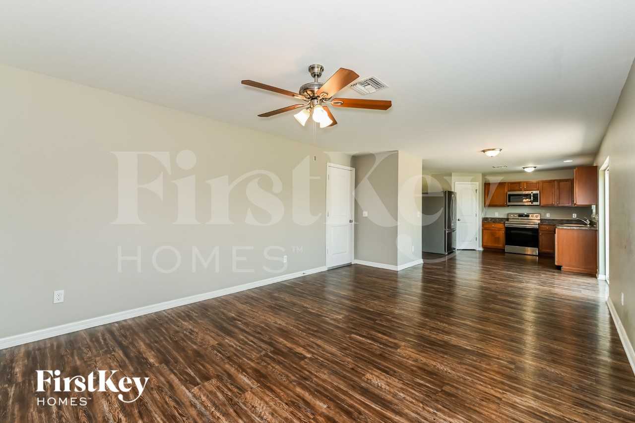 123 Sw 19th Ter - Photo 5 of 15