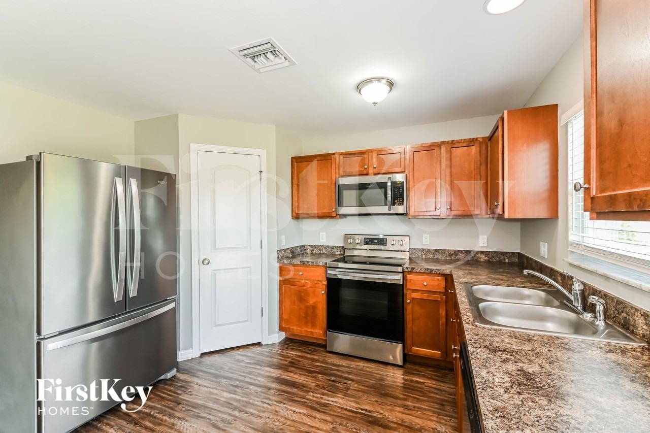 123 Sw 19th Ter - Photo 6 of 15