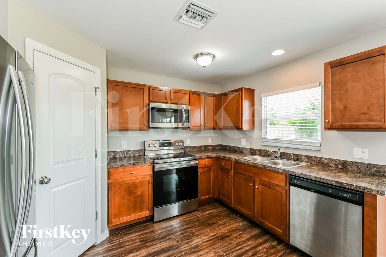 123 Sw 19th Ter - Photo 7 of 15