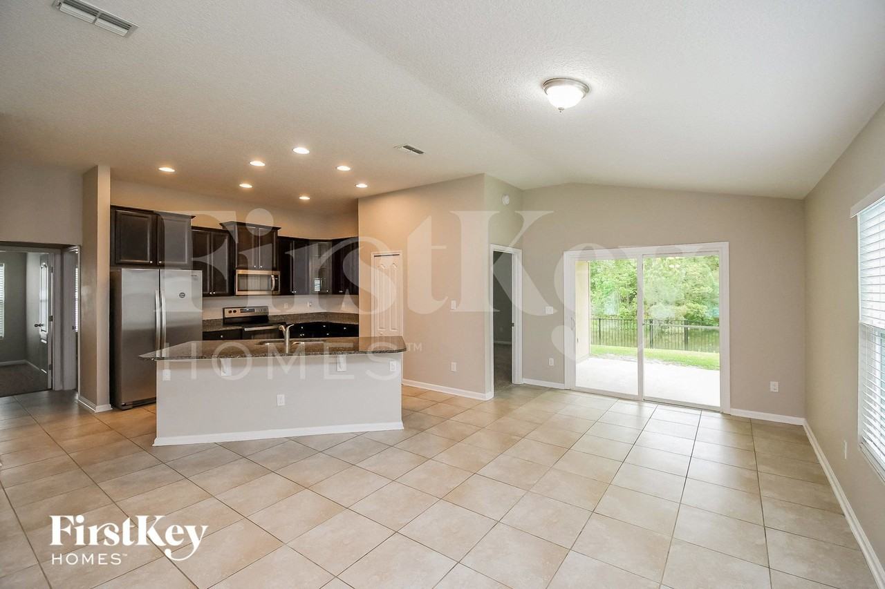 1044 Mayfair Creek Ct - Photo 5 of 15