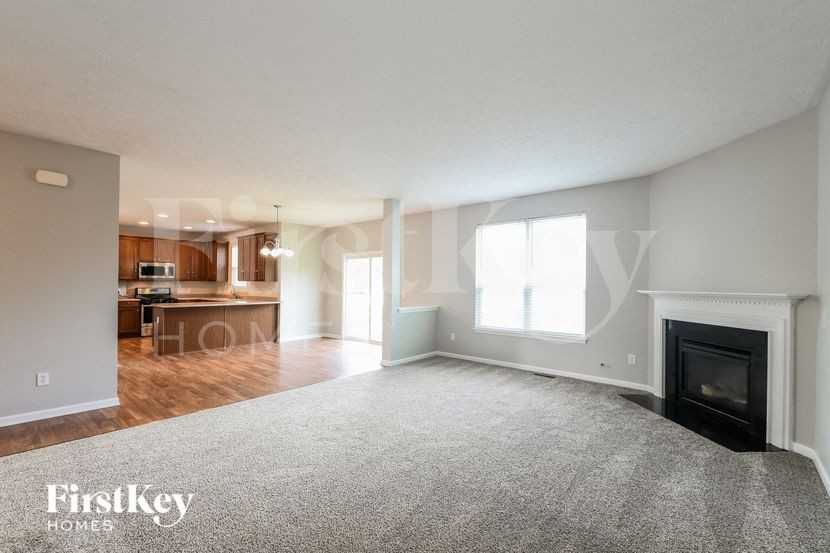 6240 Eagle Lake Dr - Photo 3 of 15