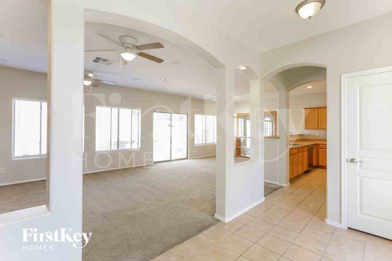 7803 S 5th Dr - Photo 4 of 16