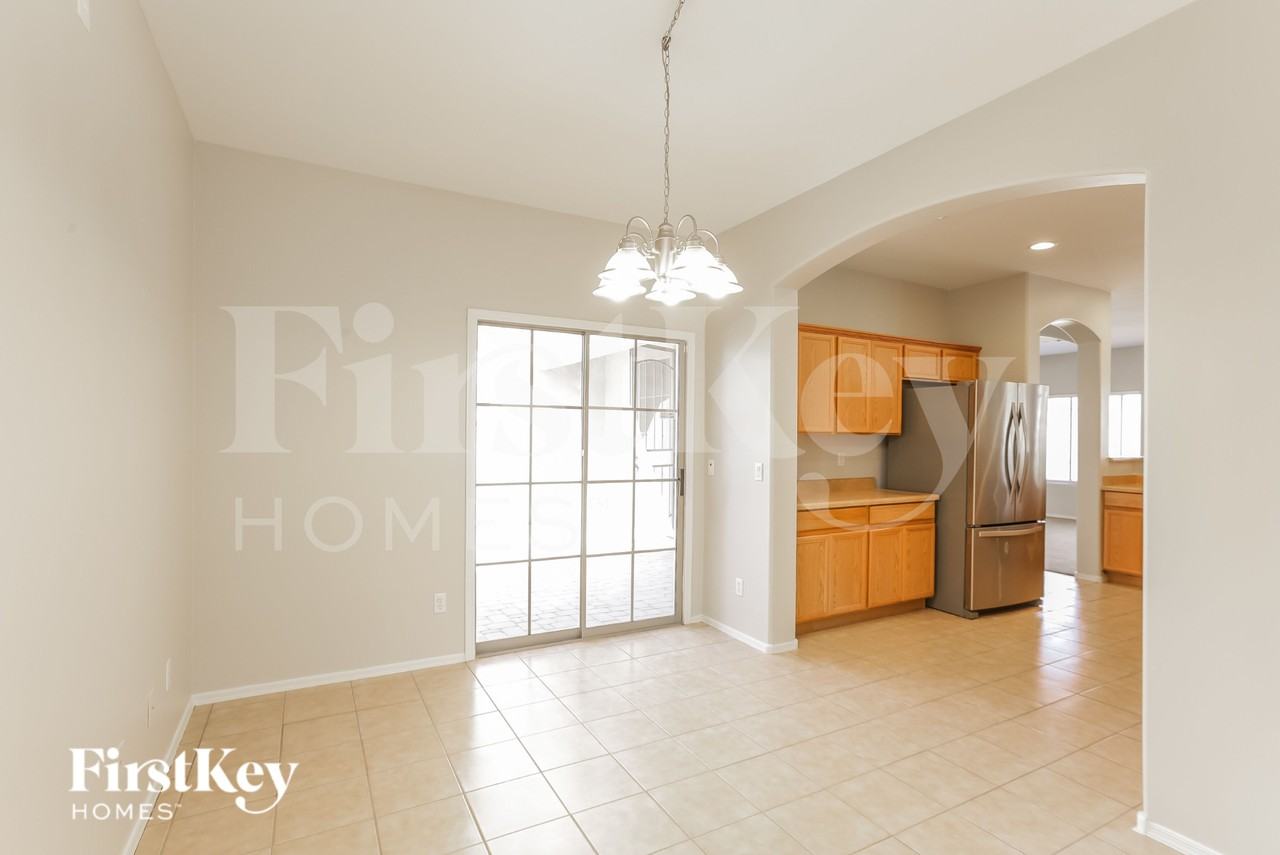 7803 S 5th Dr - Photo 5 of 16