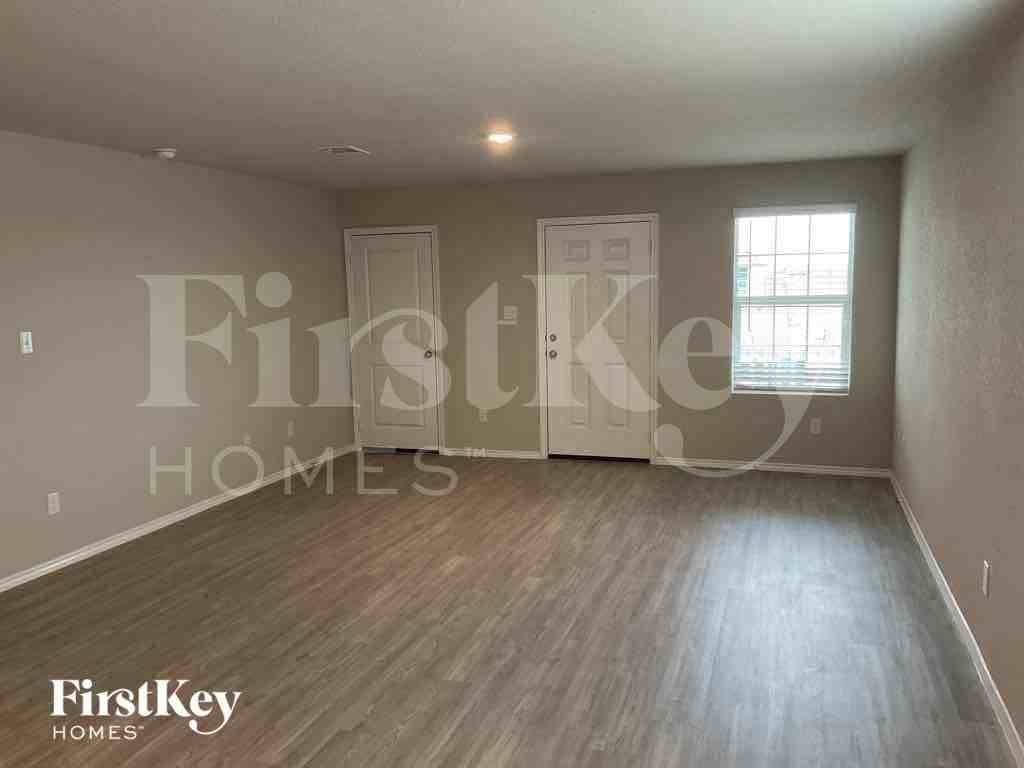 10707 Giacconi Dr - Photo 2 of 10