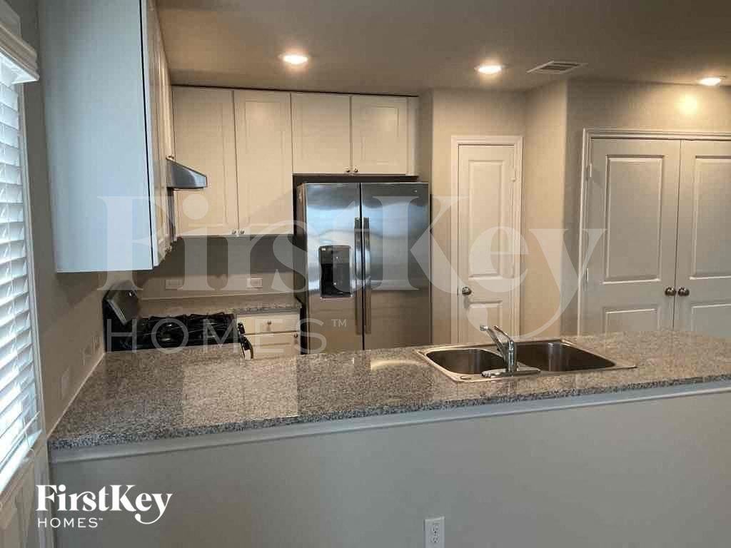 10707 Giacconi Dr - Photo 4 of 10