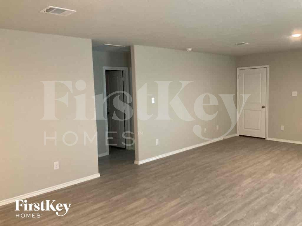 10707 Giacconi Dr - Photo 5 of 10