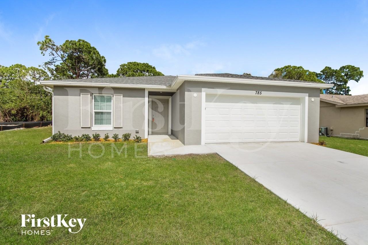 785 Coconut St Se - Photo 2 of 15