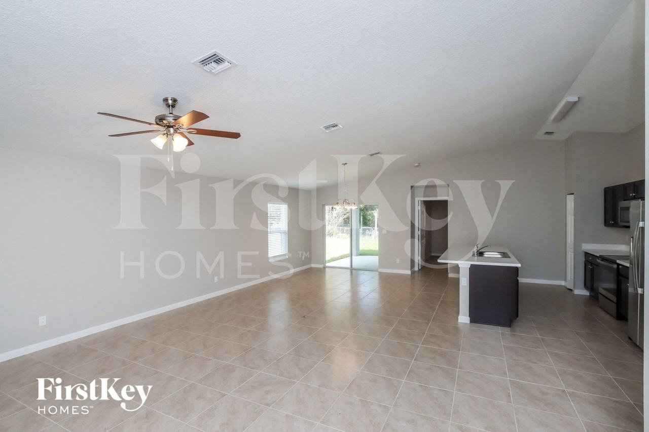 785 Coconut St Se - Photo 3 of 15