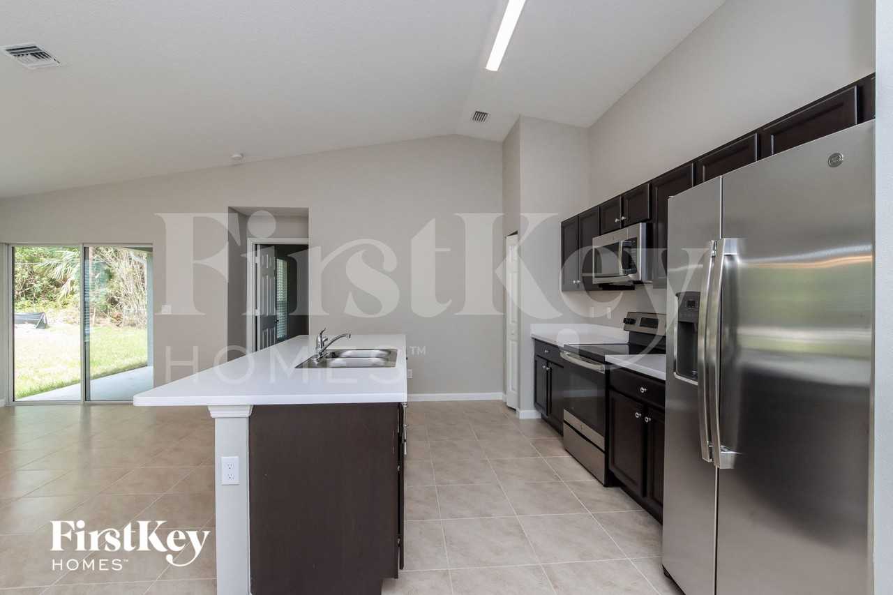 785 Coconut St Se - Photo 5 of 15