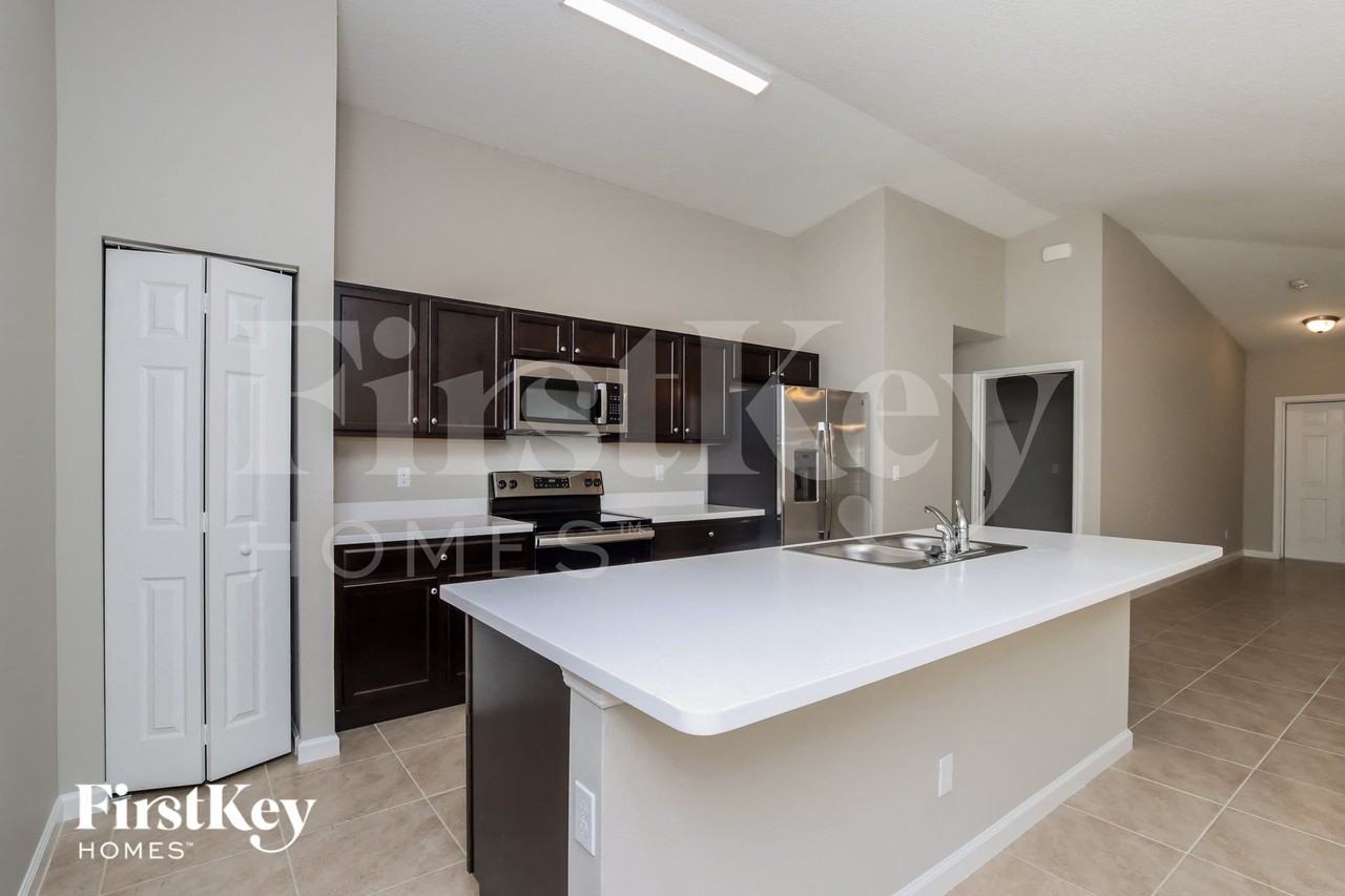 785 Coconut St Se - Photo 6 of 15