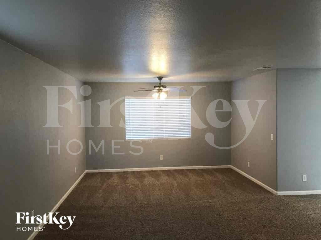 7404 Fencerow St - Photo 2 of 12