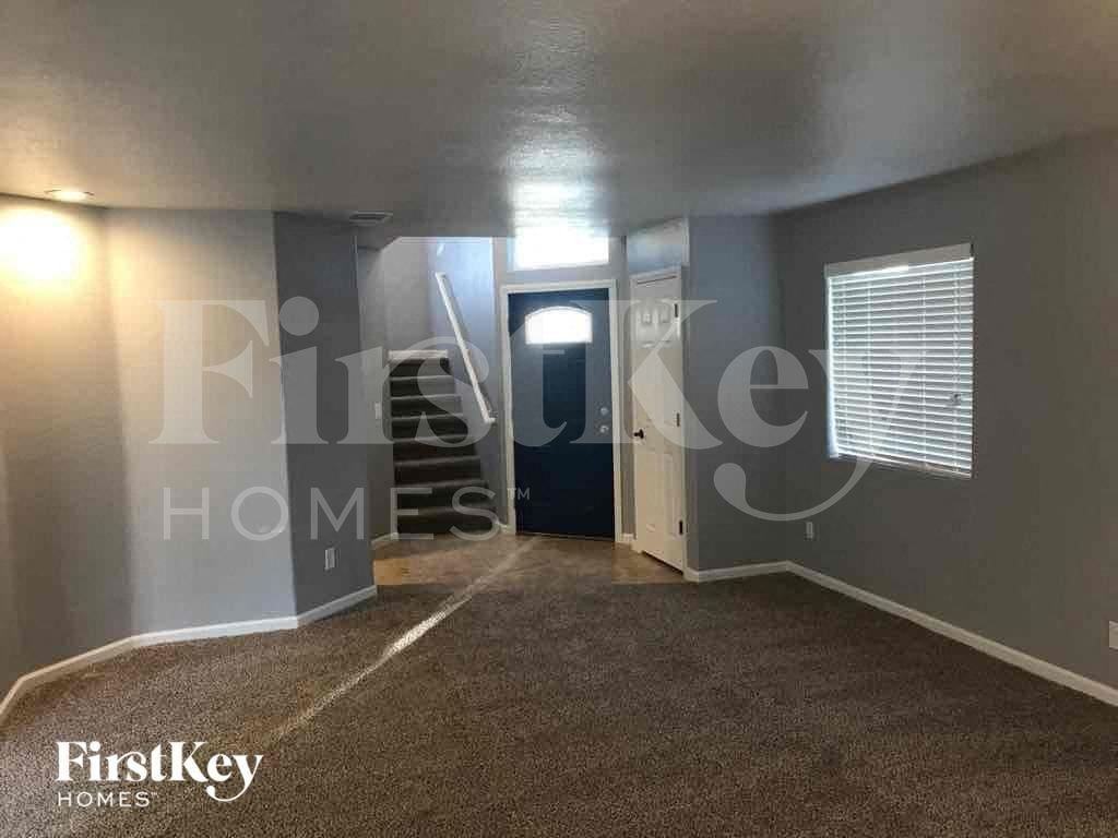 7404 Fencerow St - Photo 3 of 12