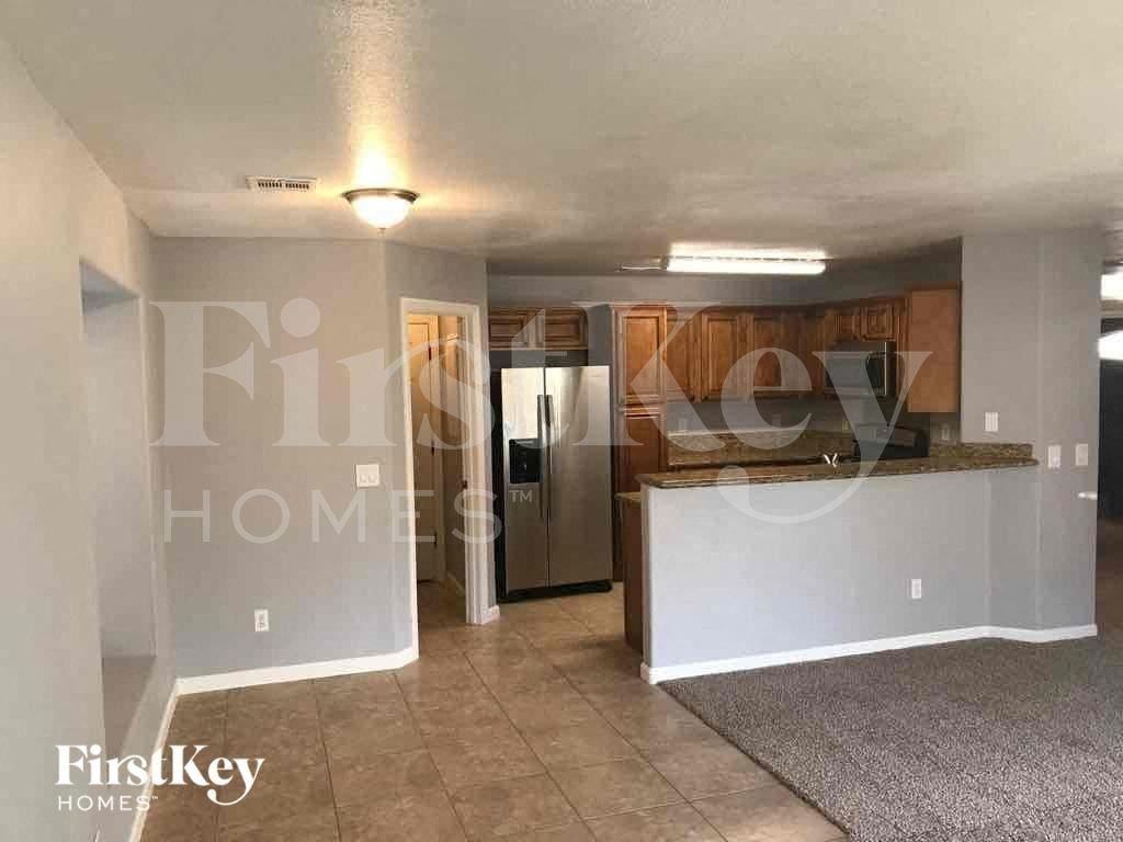 7404 Fencerow St - Photo 5 of 12