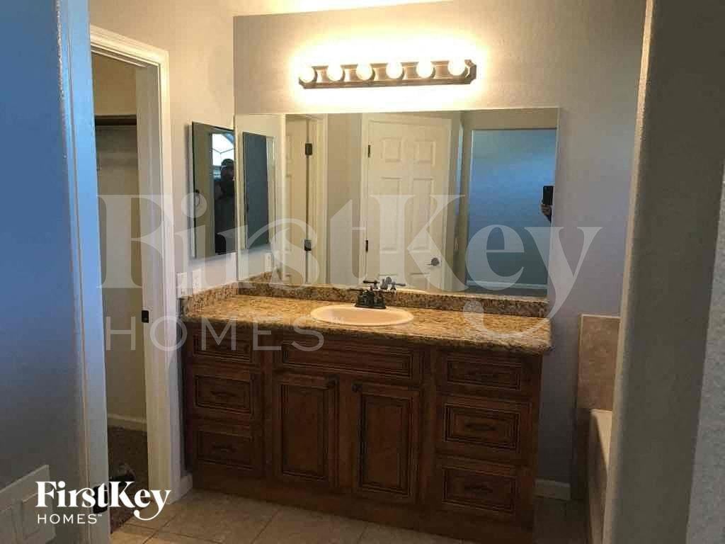 7404 Fencerow St - Photo 7 of 12