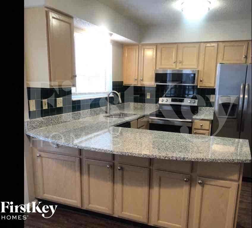 4801 Greenburg Dr - Photo 4 of 13