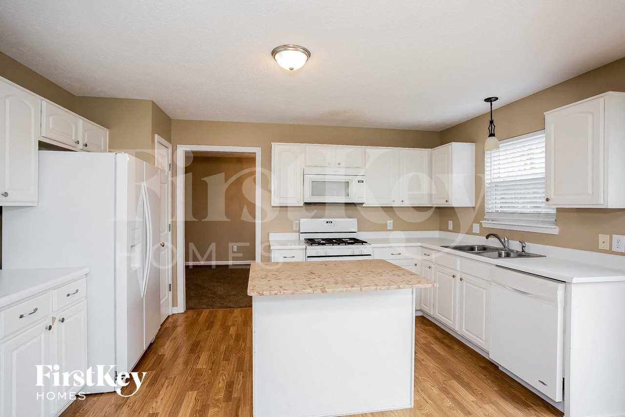 11749 Gatwick View Dr - Photo 6 of 15