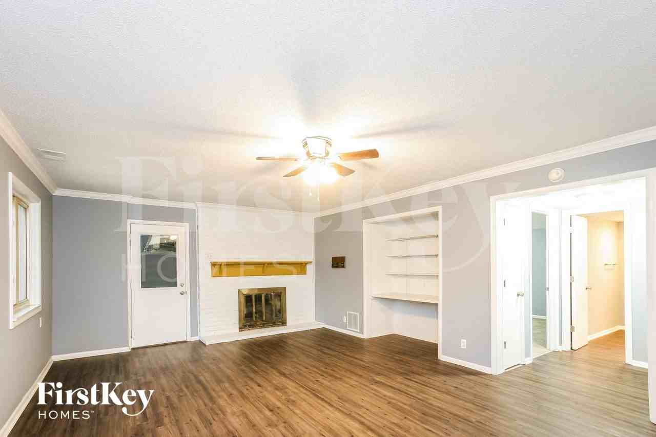 7843 Stafford Ln - Photo 3 of 15