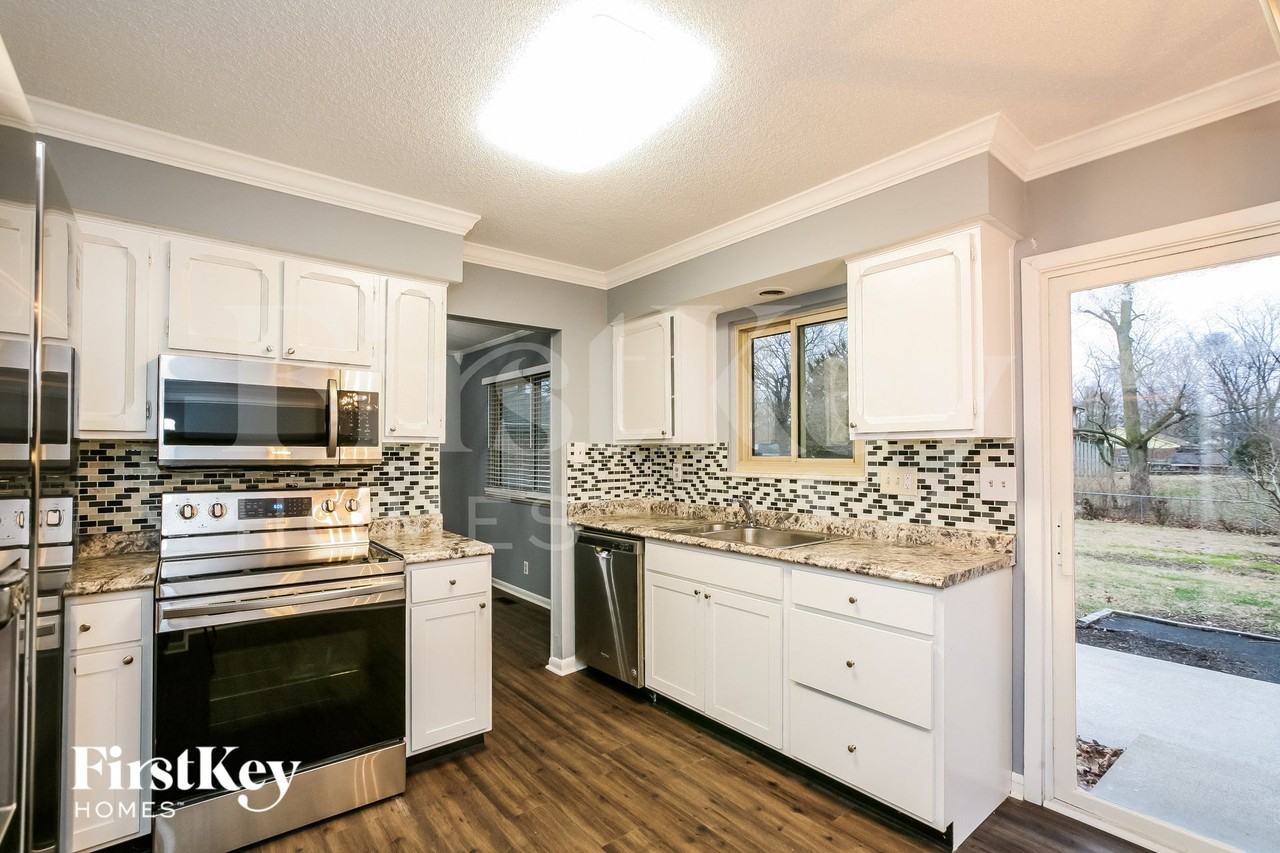 7843 Stafford Ln - Photo 6 of 15