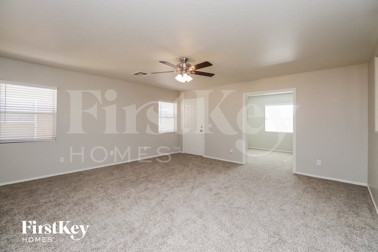2532 E Olivine Rd - Photo 2 of 15