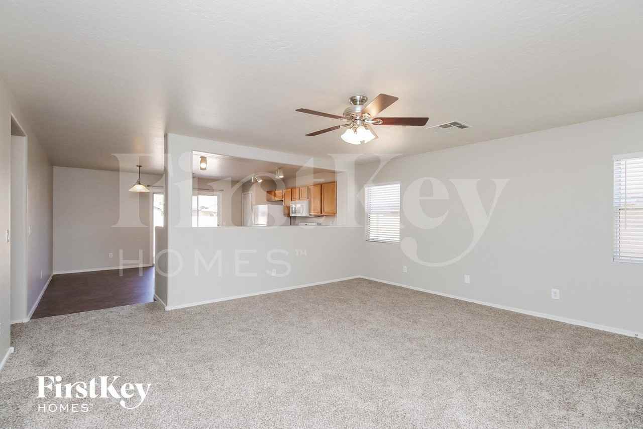 2532 E Olivine Rd - Photo 3 of 15
