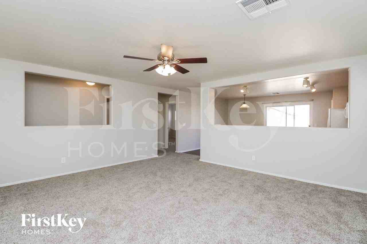 2532 E Olivine Rd - Photo 4 of 15