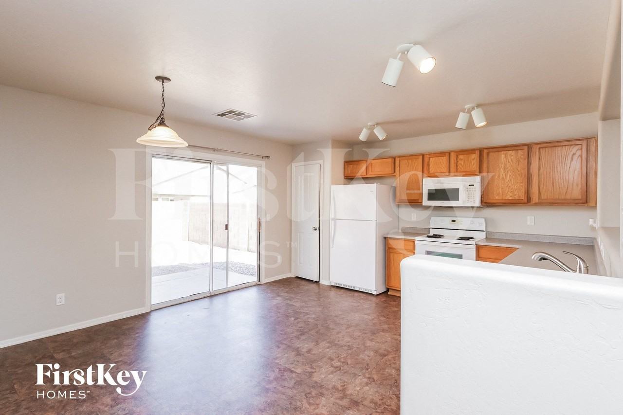 2532 E Olivine Rd - Photo 6 of 15