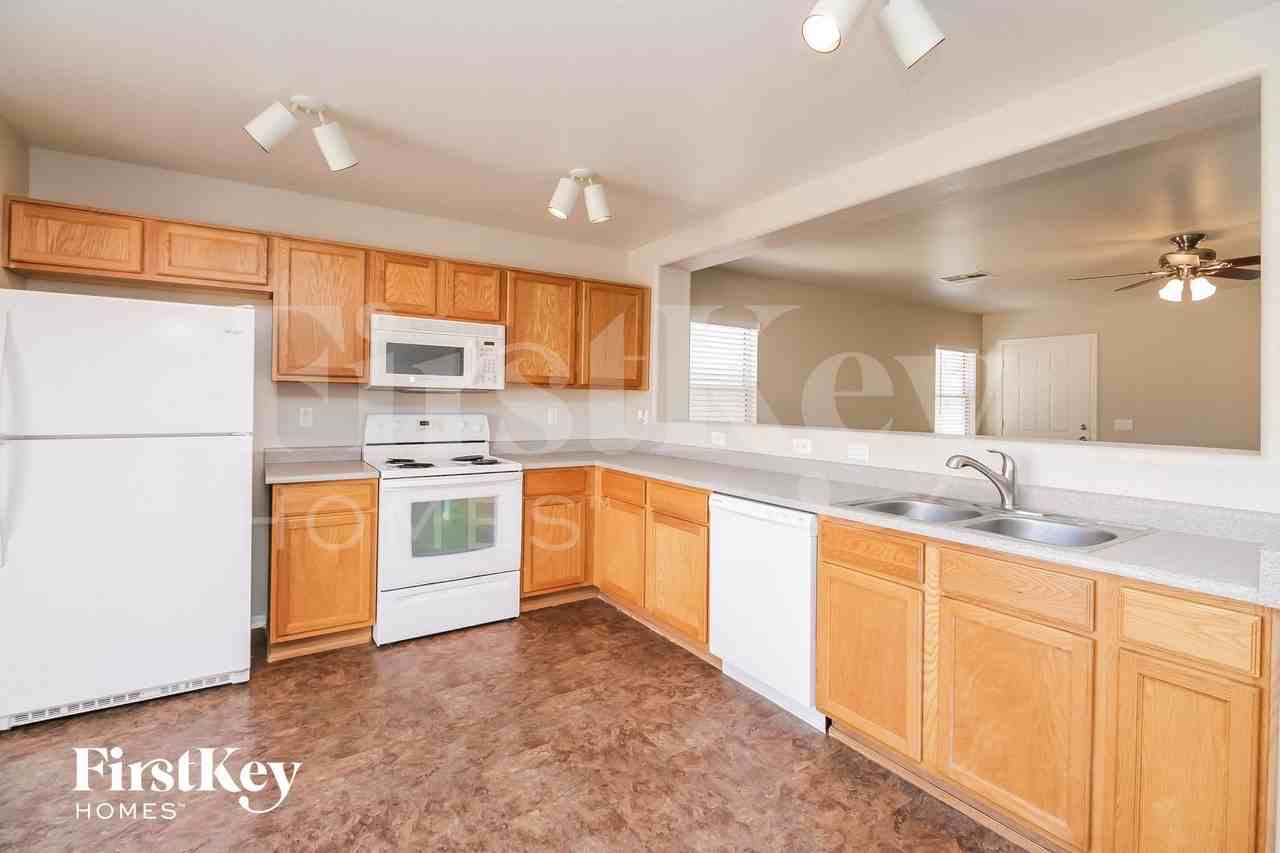 2532 E Olivine Rd - Photo 7 of 15