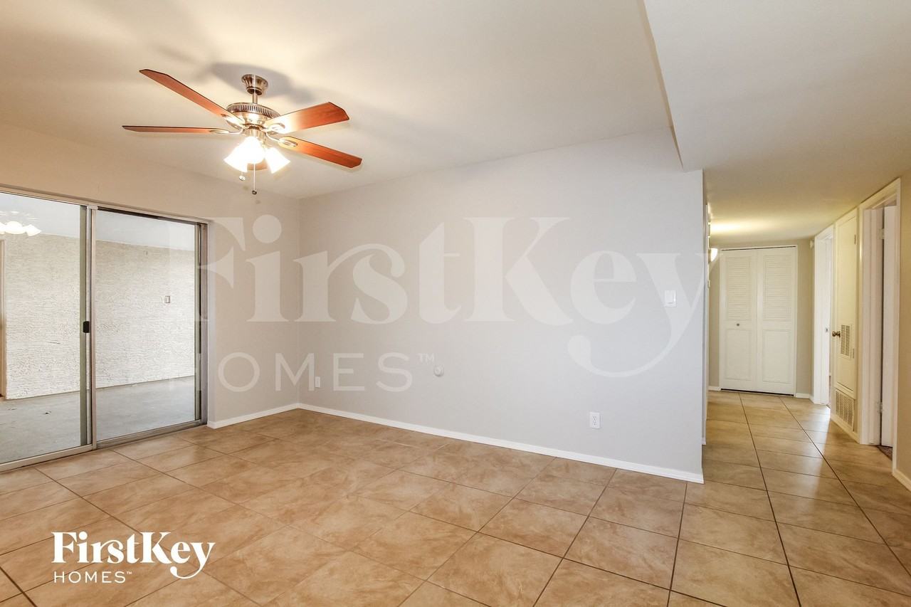 4237 W Brown St - Photo 6 of 15