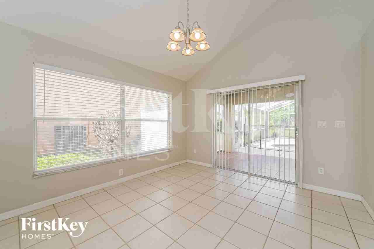 301 Balmoral Ct - Photo 5 of 19