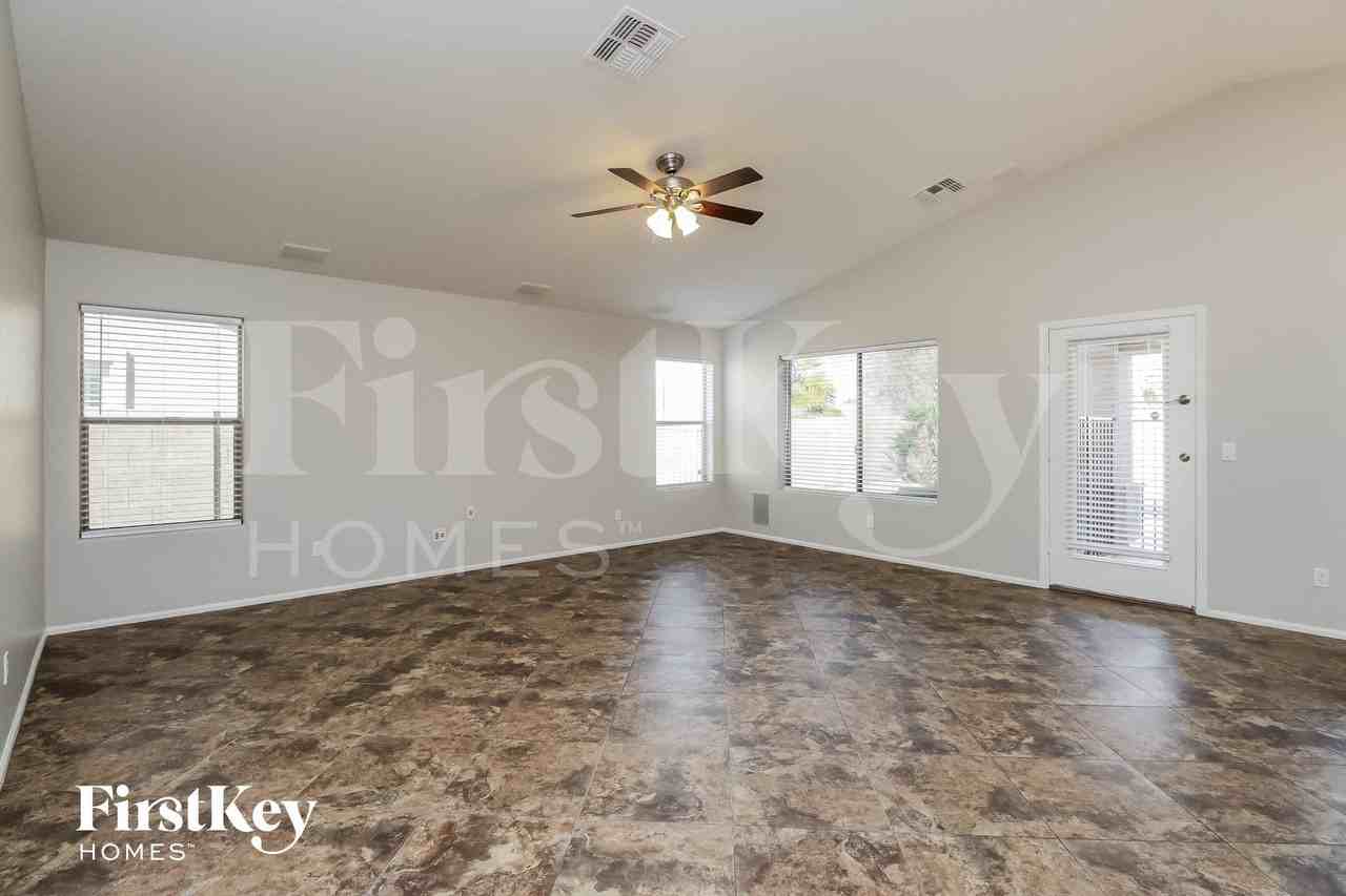 2060 W Goldmine Mountain Dr - Photo 2 of 15